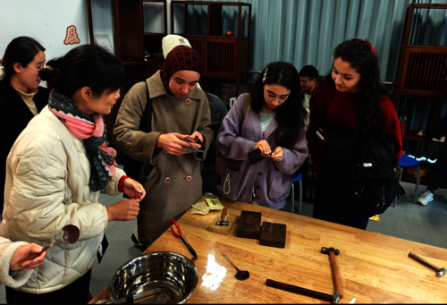 B20AFE0B-68EC-40ce-885F-64AA795E914C